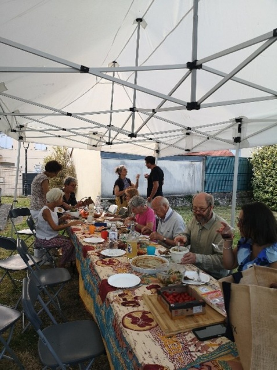 Pique-nique d'été à La Montjoie