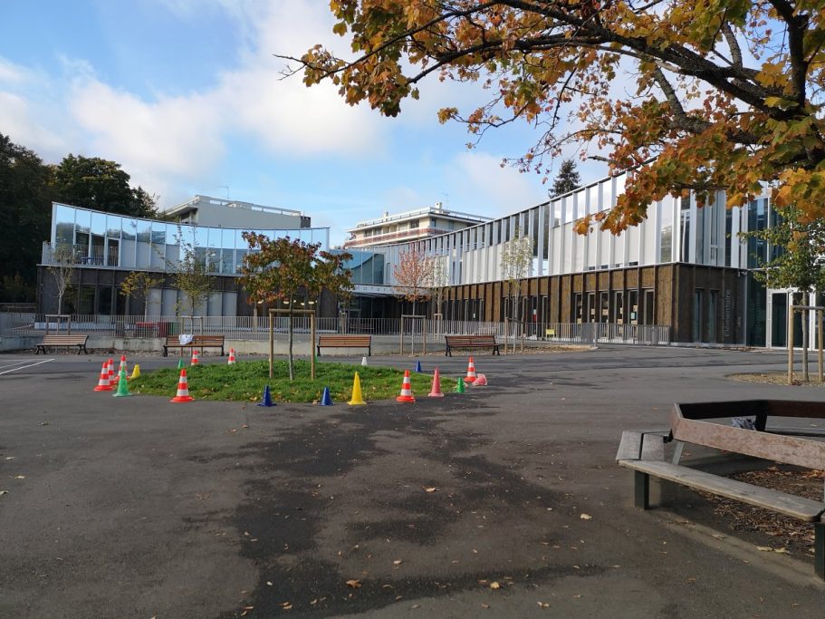 La nouvelle cour de l'école